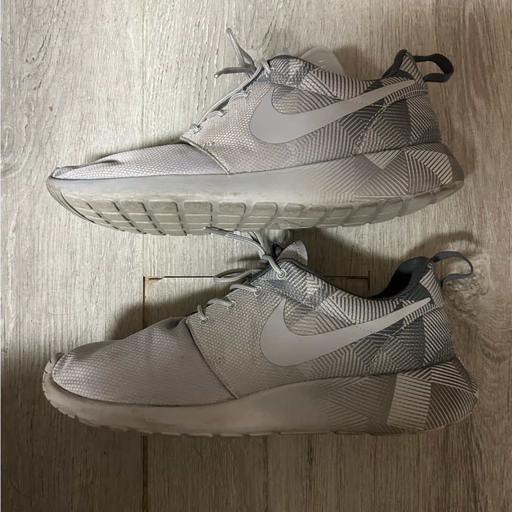 Nike Geometric Gray Sneakers